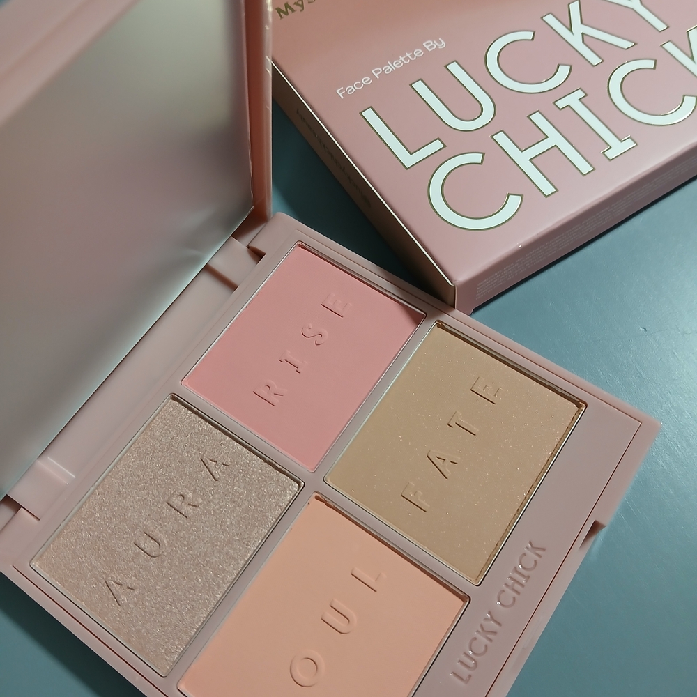 🎀 3 For $15 Or 5 For $25  Lucky Chick Face Palette - Pink and Tan Blush